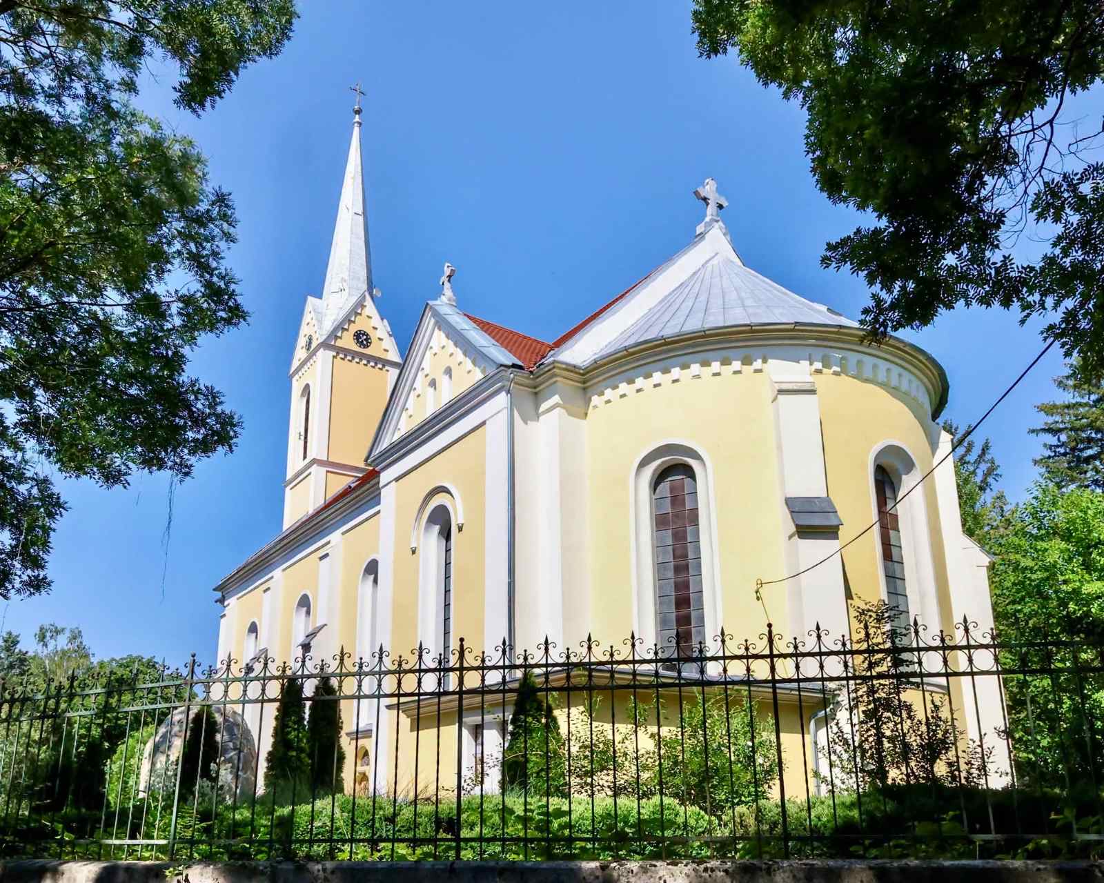 PREDSTAVNICI GRADA PRISUSTVOVALI SVEČANOSTI POVODOM OBNOVE SPOLjNE FASADE CRKVE U TELEČKOJ