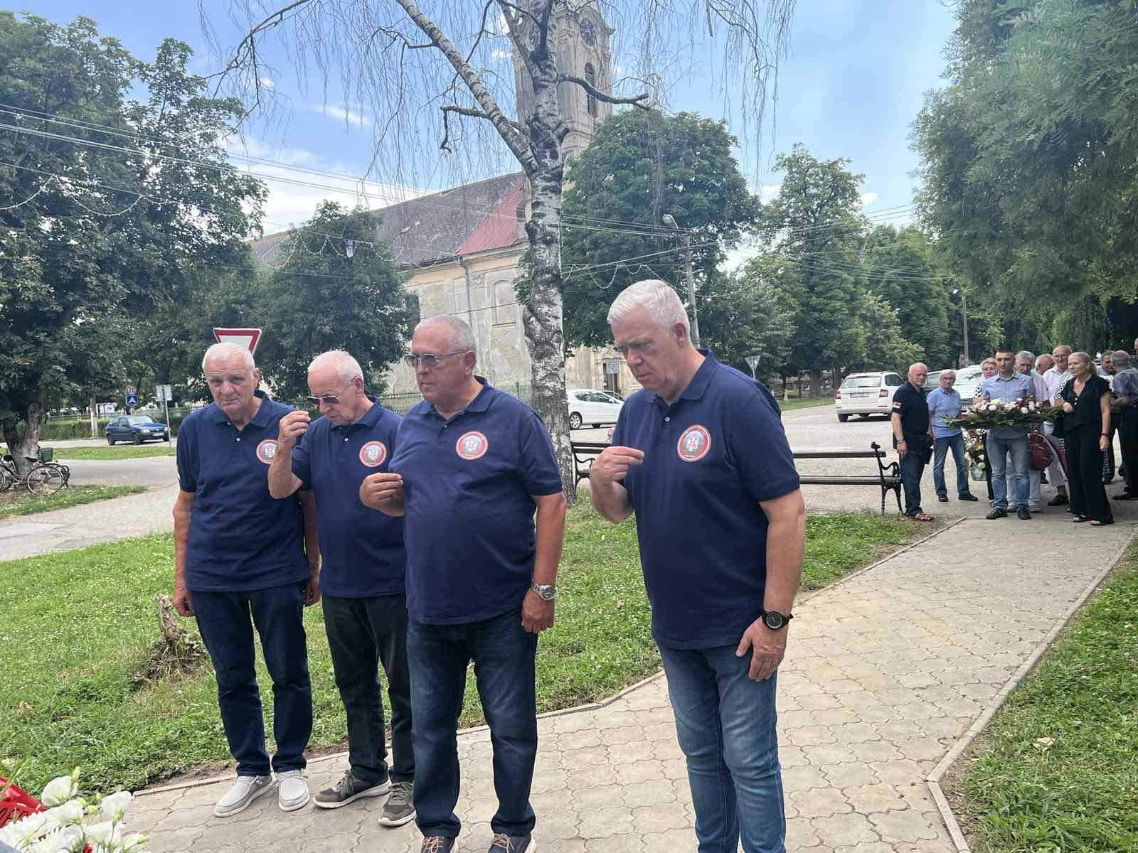 POLAGANjEM VENACA ODATA POŠTA NARODNIM HEROJIMA