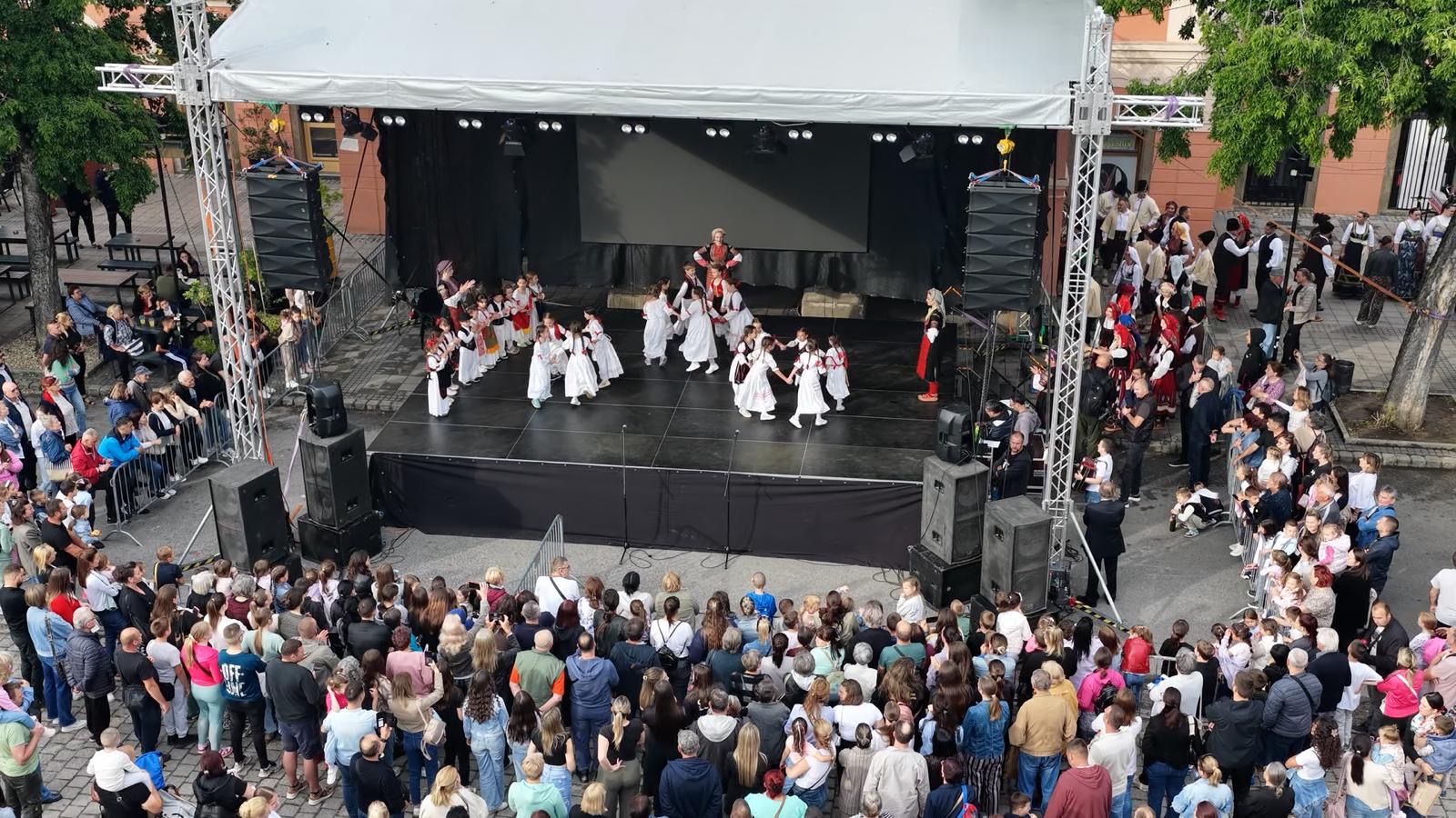NASTUPOM KUD-OVA I KONCERTOM ZORANE IĐUŠKI OTVORENO „SOMBORSKO LETO“