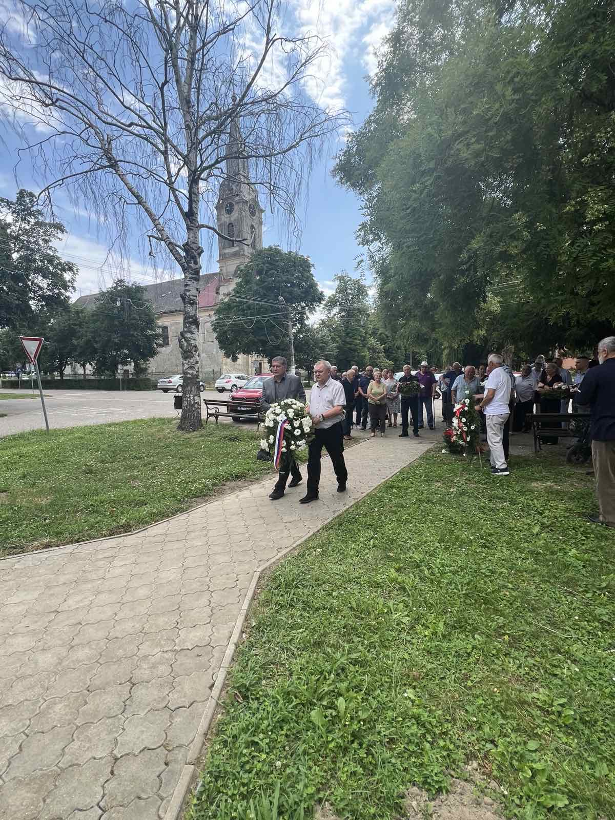 POLAGANjEM VENACA ODATA POŠTA NARODNIM HEROJIMA