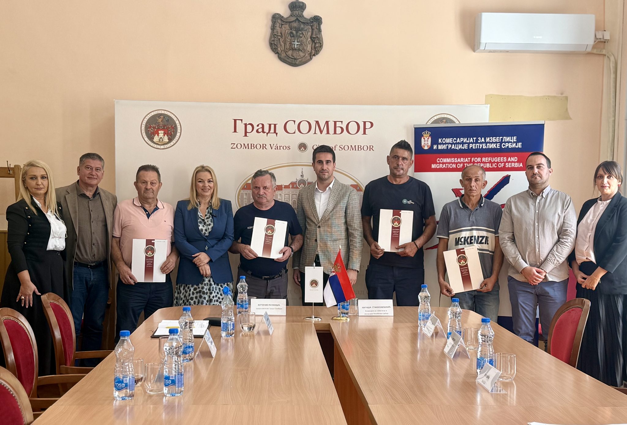DODELjENO JOŠ DESET PAKETA GRAĐEVINSKOG MATERIJALA ZA IZBEGLA I INTERNO RASELjENA LICA