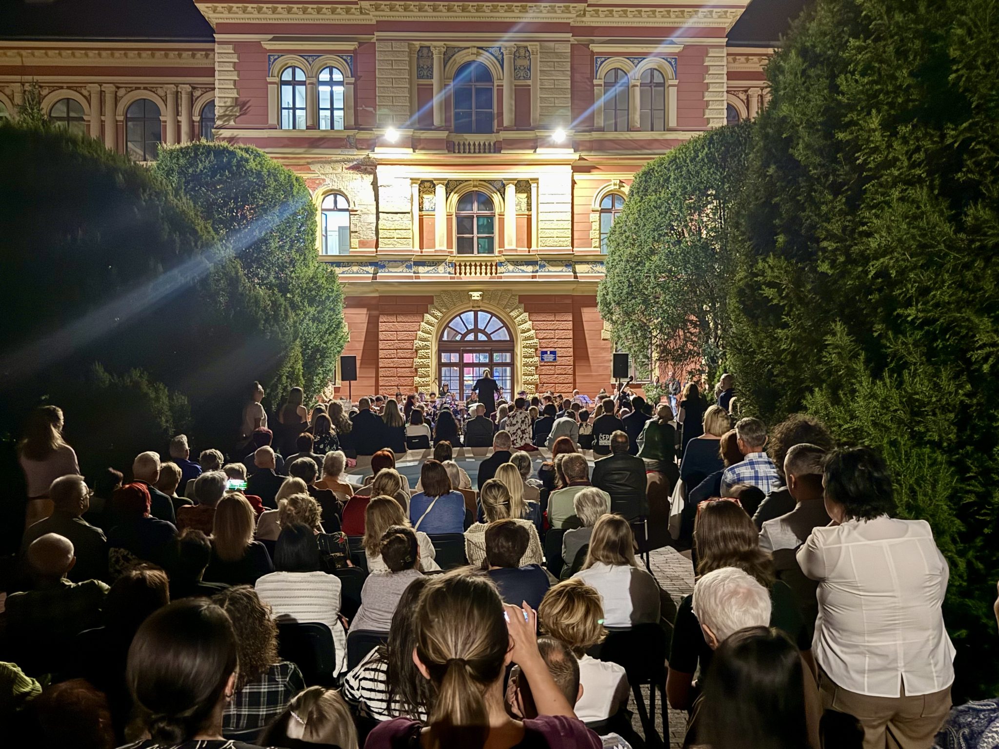 JESENjI KONCERT SOMBORSKE FILHARMONIJE ODUŠEVIO PUBLIKU